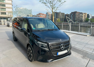 V-Klasse Limousine Am Strandkai Hamburg